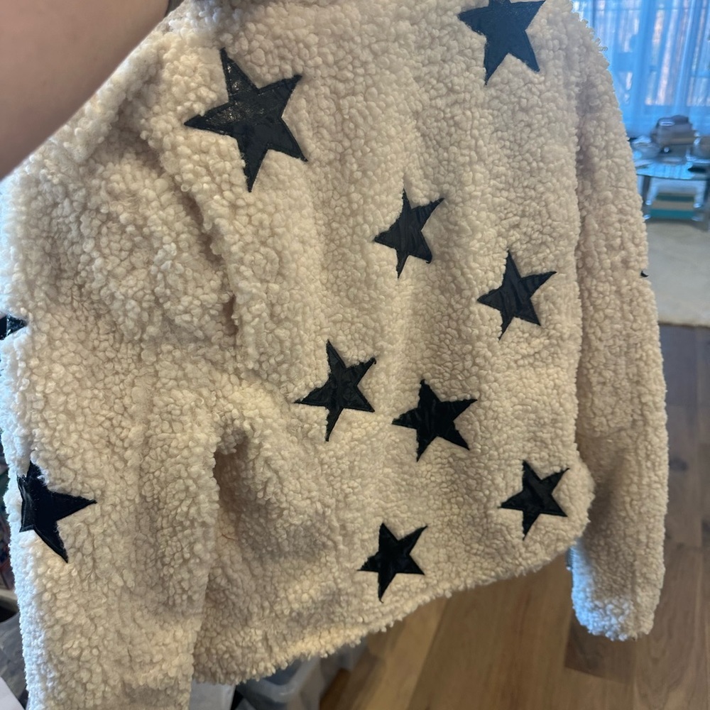 Blank NYC Cozy Cream Sherpa Jacket with Black Star Accents sz S - Picture 4 of 6